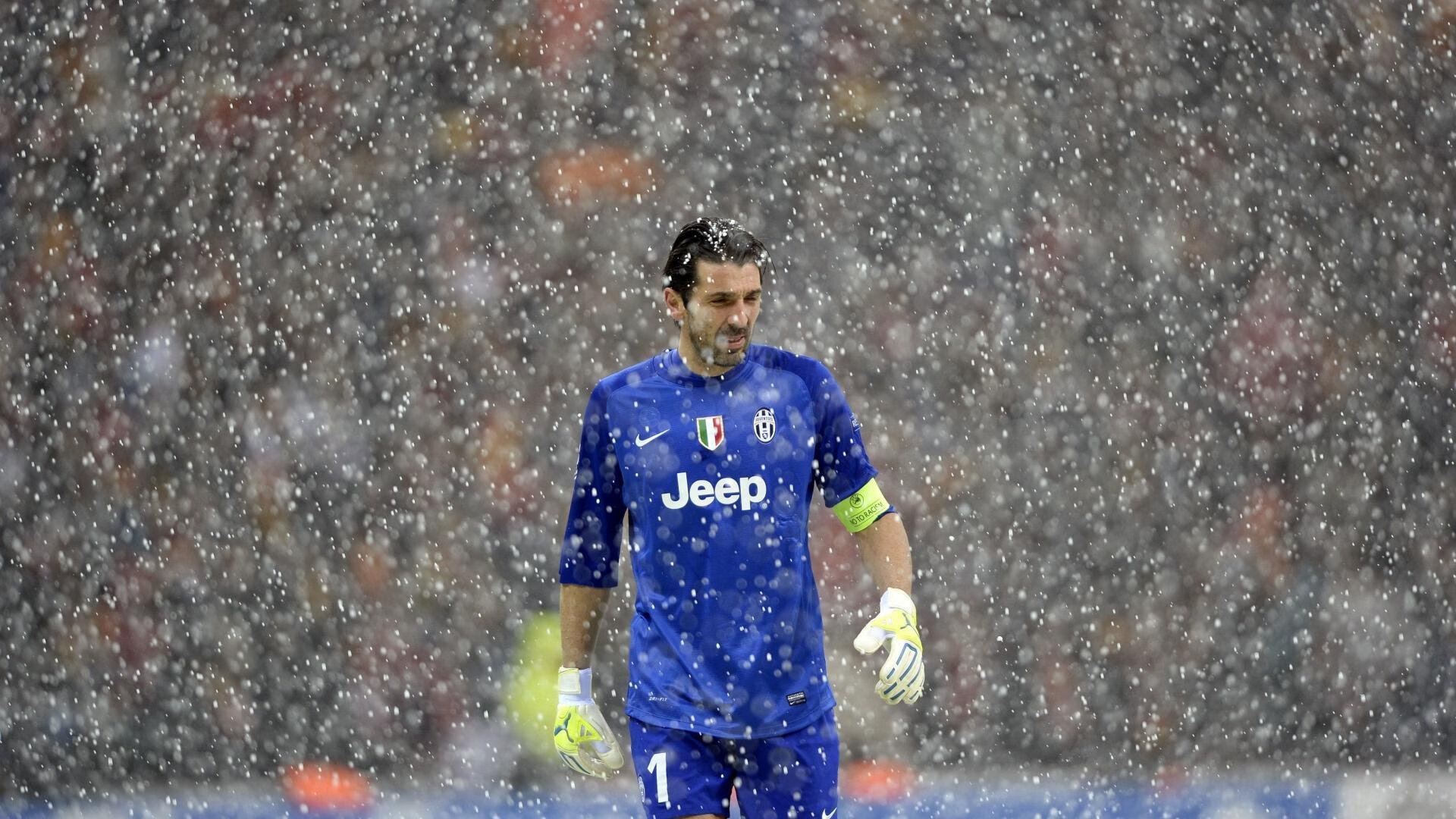 晋级下一阶段首场状态出色，掘金观众沸腾！，Uzi重返赛场比赛高潮迭起